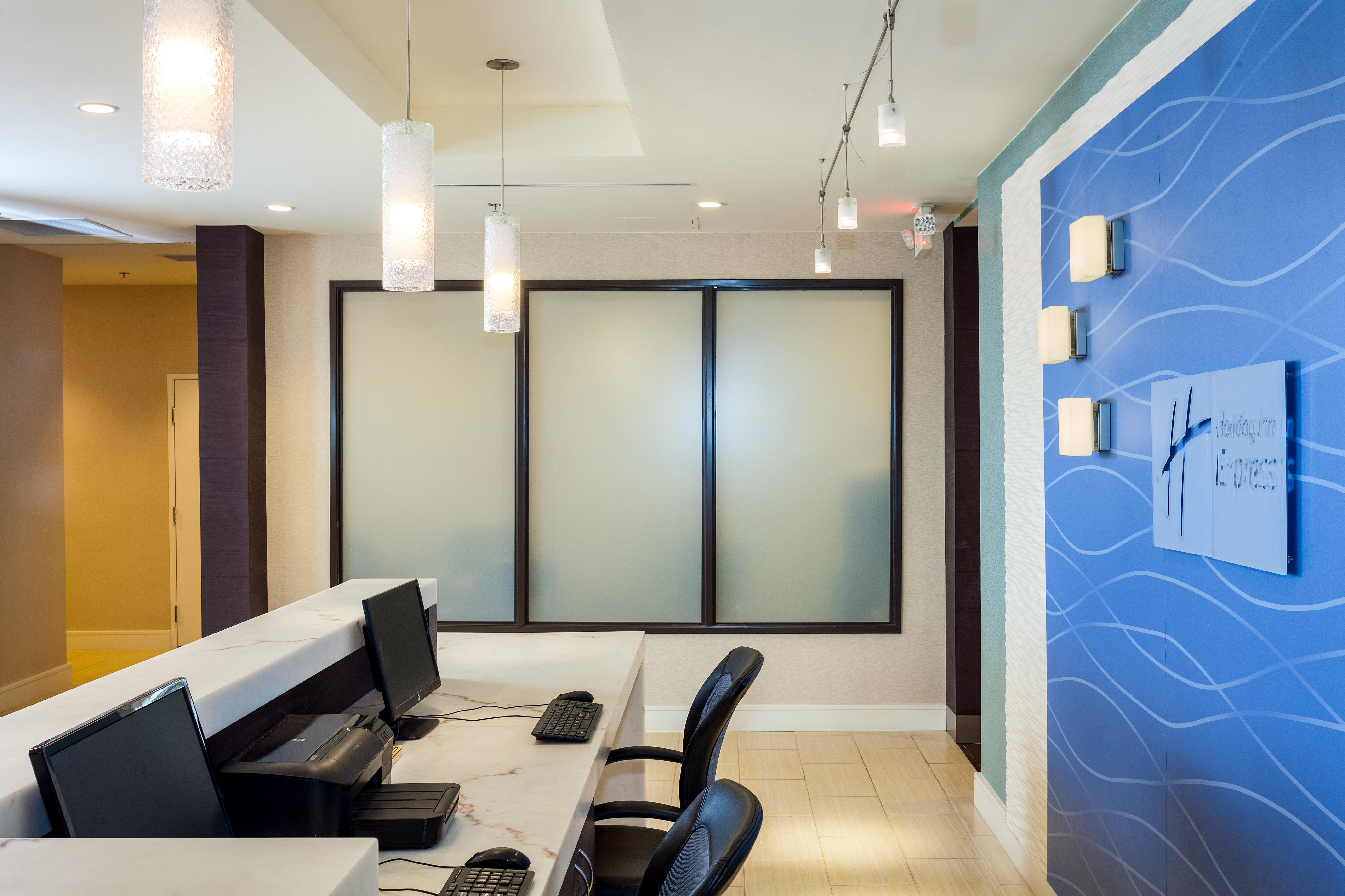 Holiday Inn Express At Monterey Bay By Ihg Seaside Exterior foto